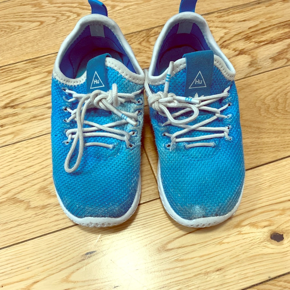 Adidas Sneakers.